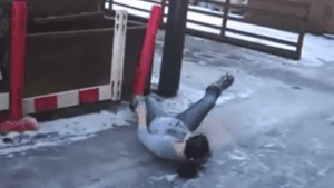 people-falling-on-ice-snow-2015