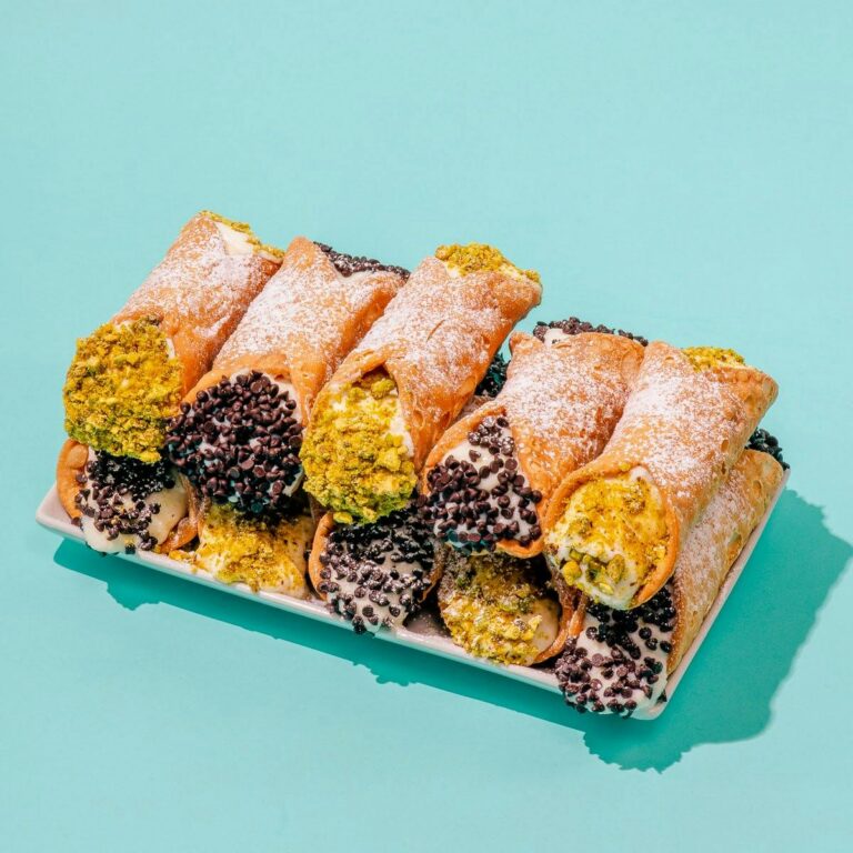 Mike's Pastry Famous Cannoli Kit