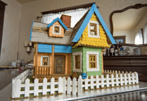 gingerbread-house-up-8-2015