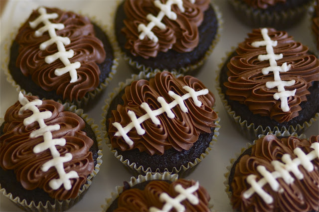super-bowl-football-cupcakes-chocolate-2016 2