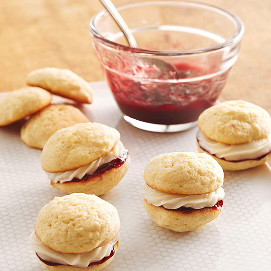 raspberry-white-chocolate-whoopie-pies-valentines-desserts-2016-2017